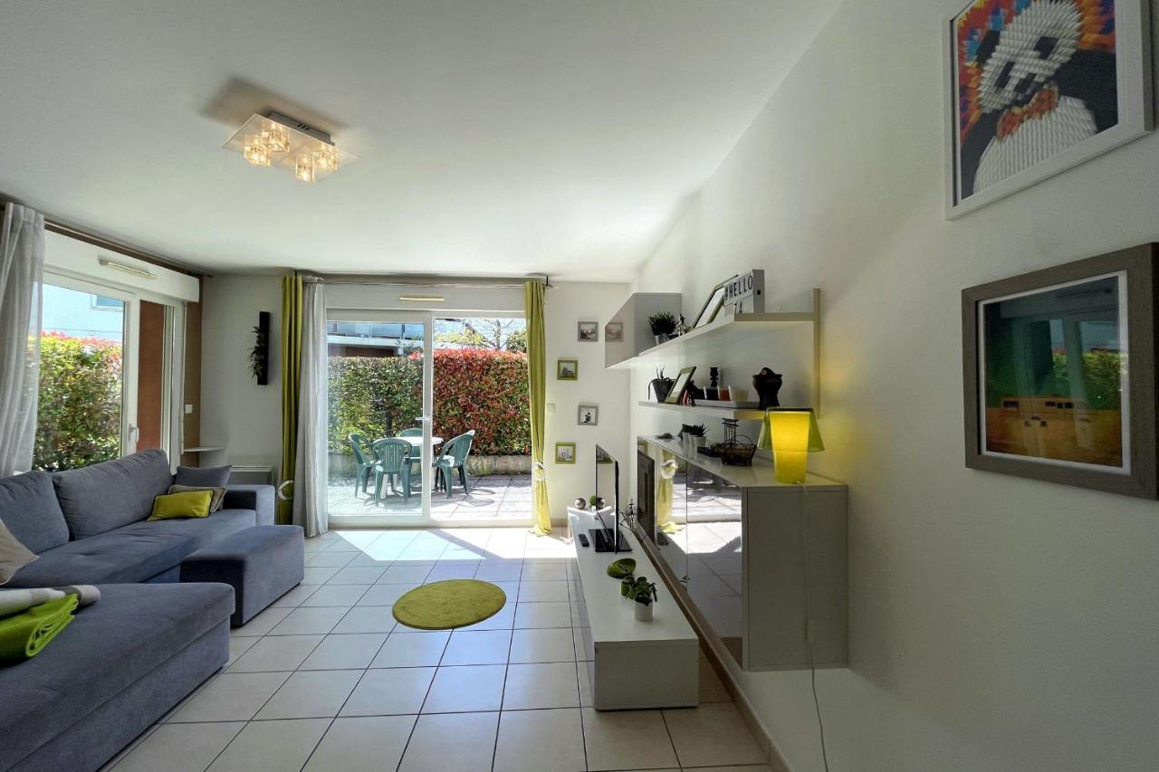 Beautiful T4 Parking Large Terrace Apartment Annecy